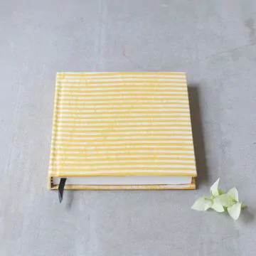 Color Yellow